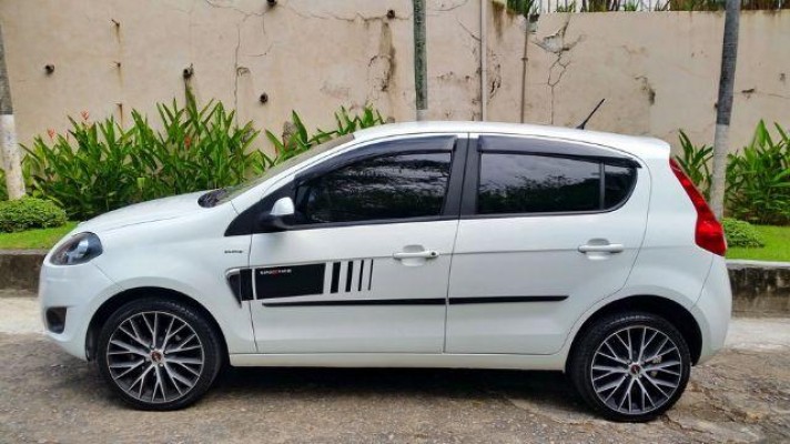 Fiat Palio Essence 1.6 Completíssima + de 8.000 Em Acessórios 28.000 Kms - 2013